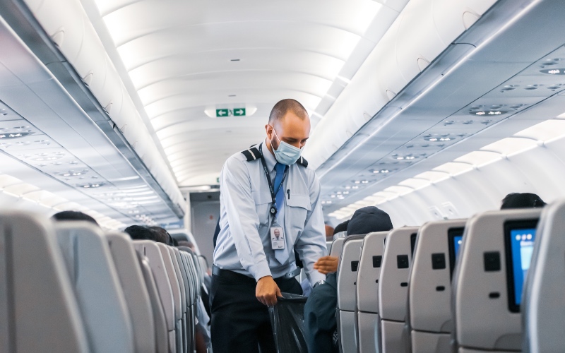 La duda cuando tenemos que viajar en avión: ¿hay que usar mascarilla?